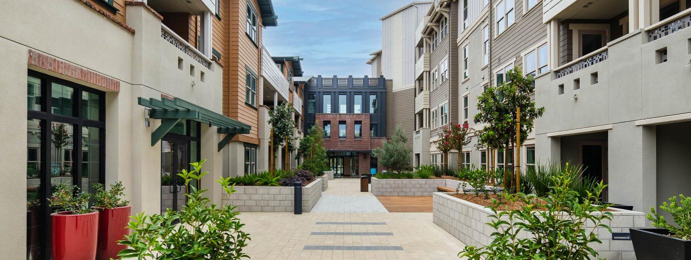 Middle Plaza building