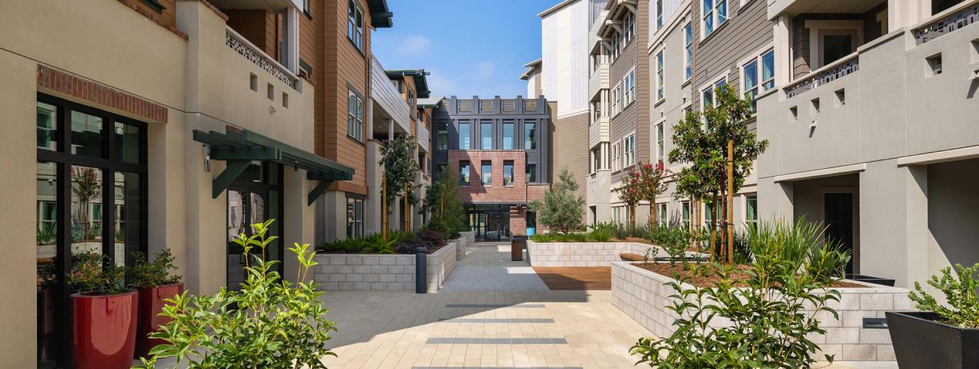 Middle Plaza building